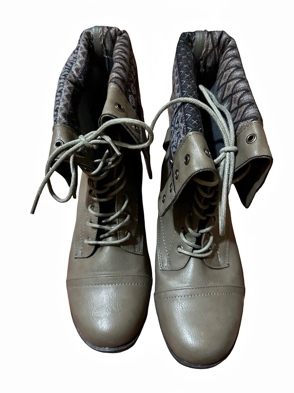 Twisted Grey Fold-Over Sweater Cuff Combat Boots Cap Toe Winter Fall Size 10W